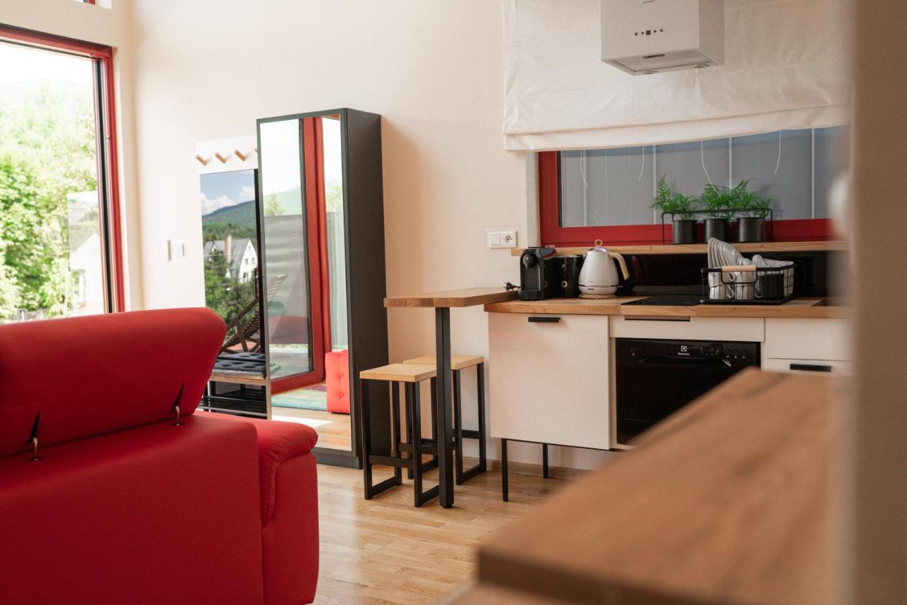 Nie Calkiem Swiete Apartment